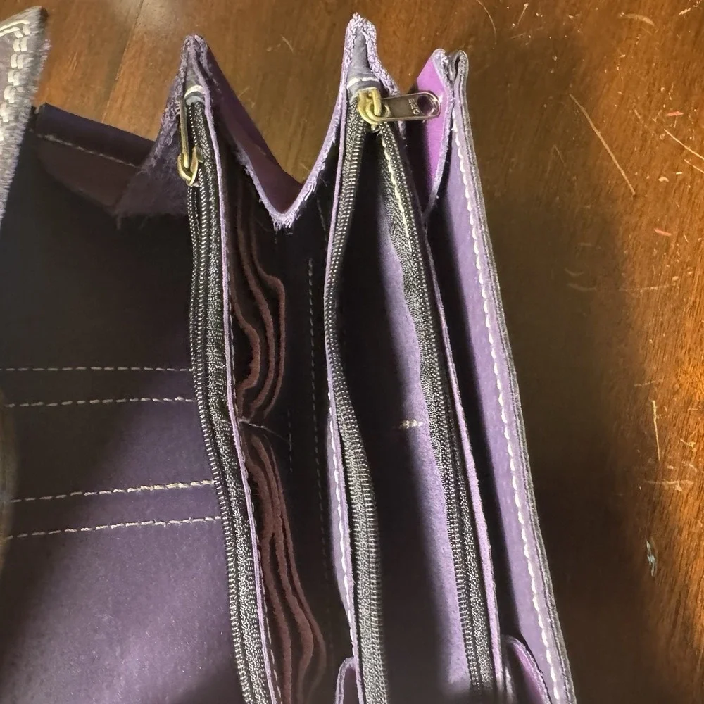 Satchelz Italian Leather Women's Purple Wallet ~ Unique Turnlock ~ Unused